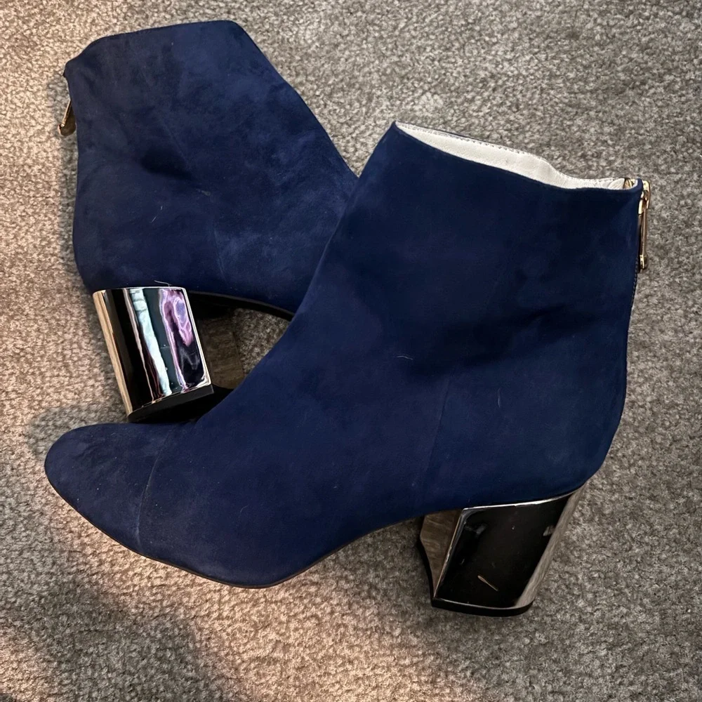 1901 Nordstrom Whittaker blue suede ankle boots with a gold heel size 9
